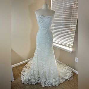 Pronovias lace for and flare wedding dress (sample, never altered) size 10